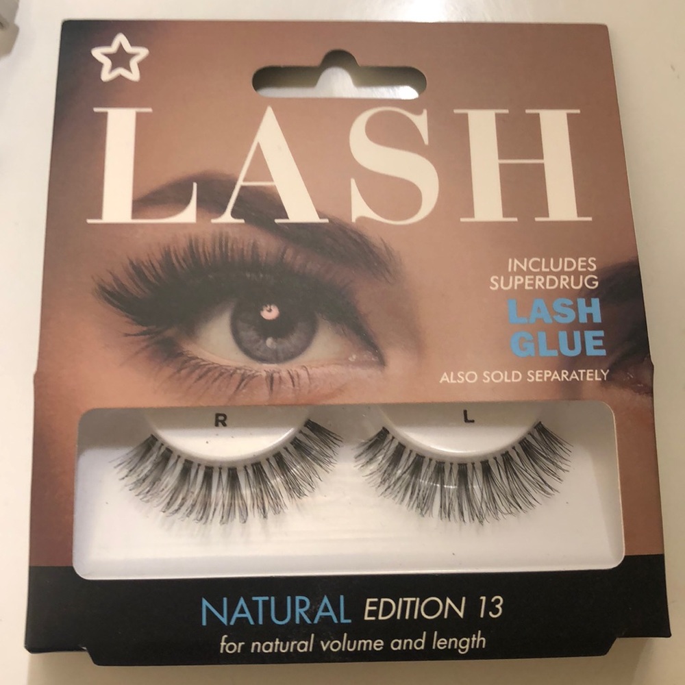 eyelashes